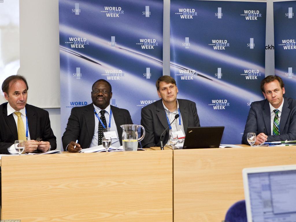 រាយការណ៍ជូត៖ ការអភិវឌ្ឍន៍និងកំណត់ត្រារបស់តំលៃសេដ្ឋកិច្ច